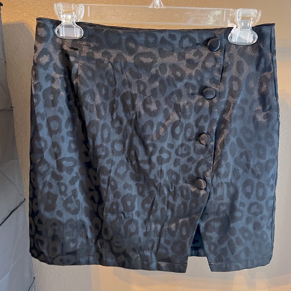 SHEIN black cheetah print skirt